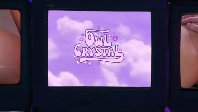 Молодая OwlCrystal смачно сосет парню с окончанием в рот