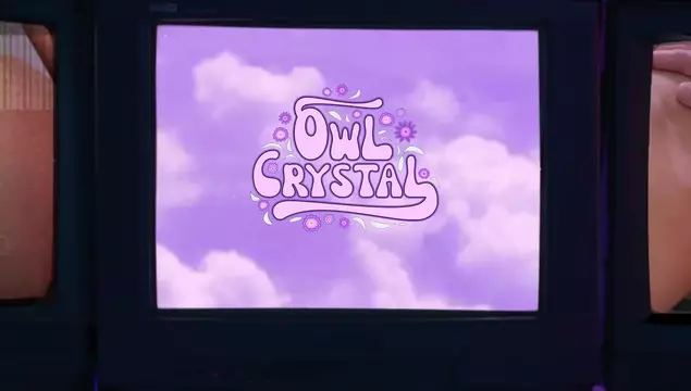 Сучка Owl Crystal дрочит писю вибратором и хочет, чтобы ты к ней присоединился